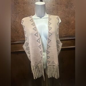NWT SIZE L Elegant Beige Cardigan with Fringe and Triangle Design